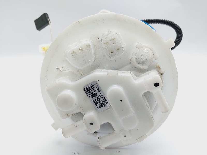 Recambio de bomba combustible para toyota yaris xpa1f referencia OEM IAM 77020K0050  