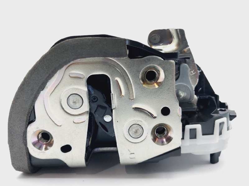 Recambio de cerradura puerta trasera derecha para toyota yaris xpa1f referencia OEM IAM 69050K0040  