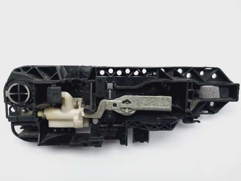 Recambio de maneta exterior trasera izquierda para renault fluence dynamique referencia OEM IAM 806070033R  