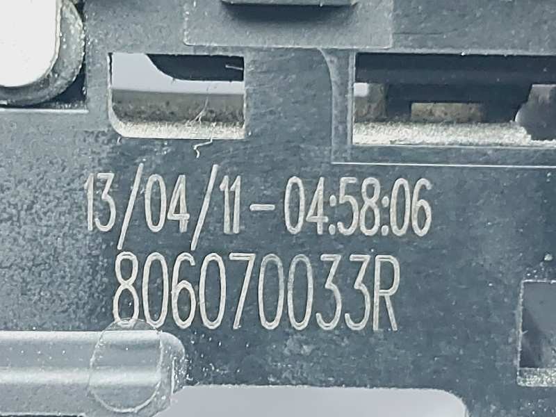 Recambio de maneta exterior trasera izquierda para renault fluence dynamique referencia OEM IAM 806070033R  