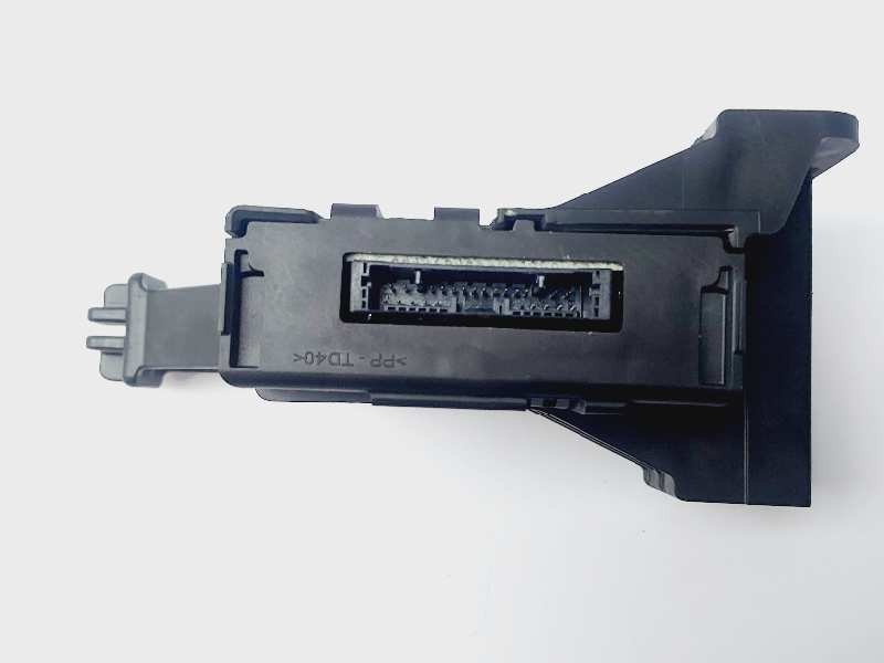 Recambio de modulo electronico para toyota yaris city referencia OEM IAM 886500D380  