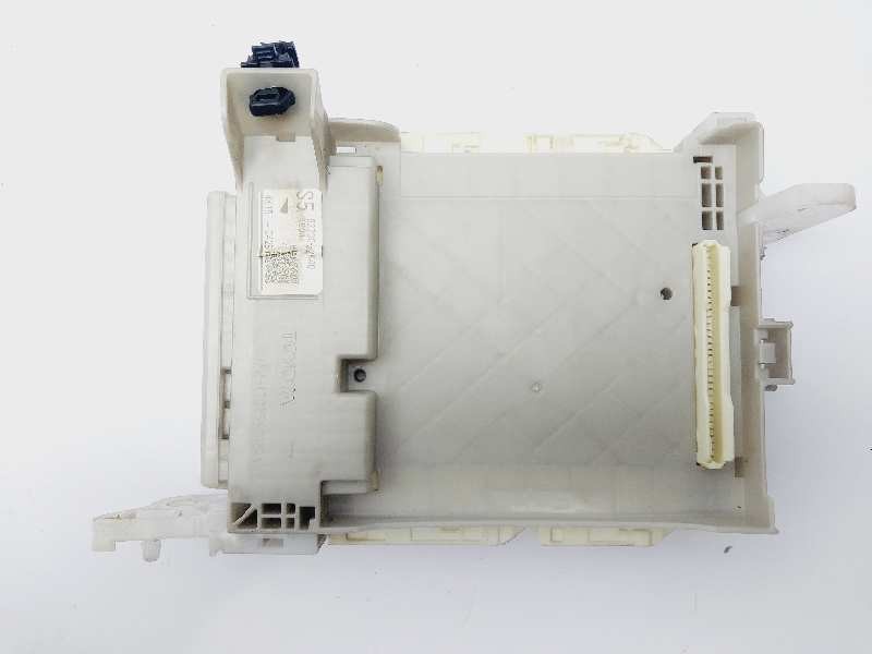 Recambio de caja reles / fusibles para toyota yaris city referencia OEM IAM 8273052K40  