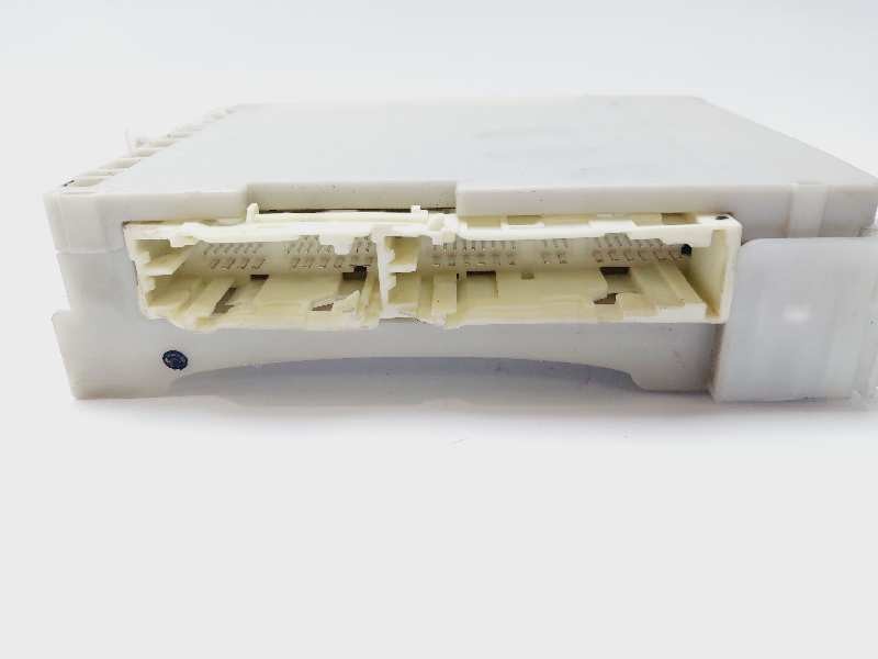 Recambio de caja reles / fusibles para toyota yaris city referencia OEM IAM 8273052K40  