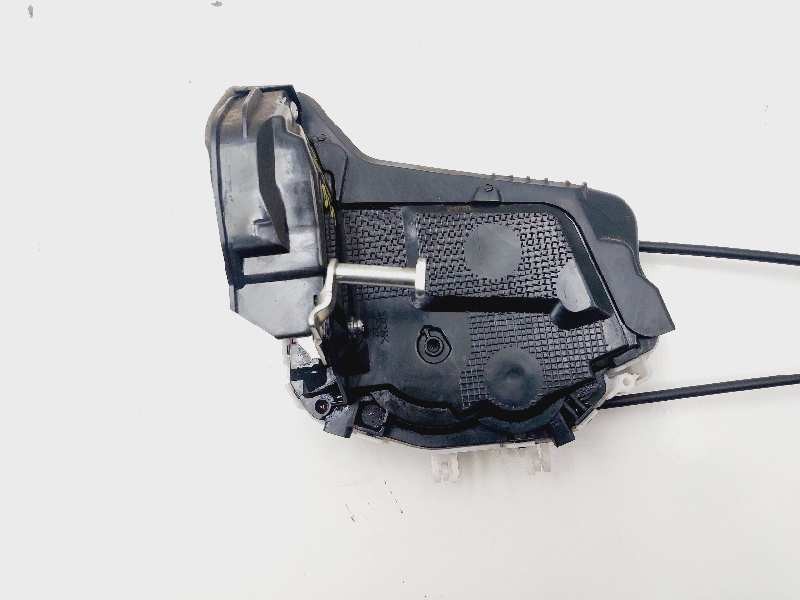 Recambio de cerradura puerta trasera derecha para toyota yaris city referencia OEM IAM 02014110F2  