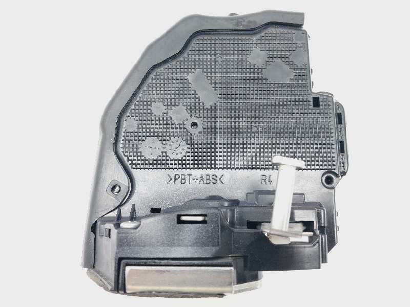 Recambio de cerradura puerta trasera derecha para lexus ct 200h white edition referencia OEM IAM 6905033131  