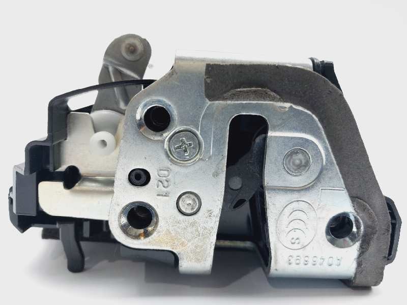 Recambio de cerradura puerta trasera izquierda para lexus ct 200h white edition referencia OEM IAM 6906033131  