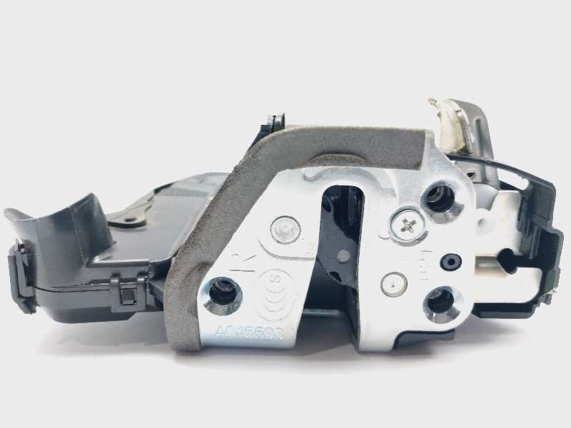 Recambio de cerradura puerta delantera derecha para lexus ct 200h white edition referencia OEM IAM 6903060240  