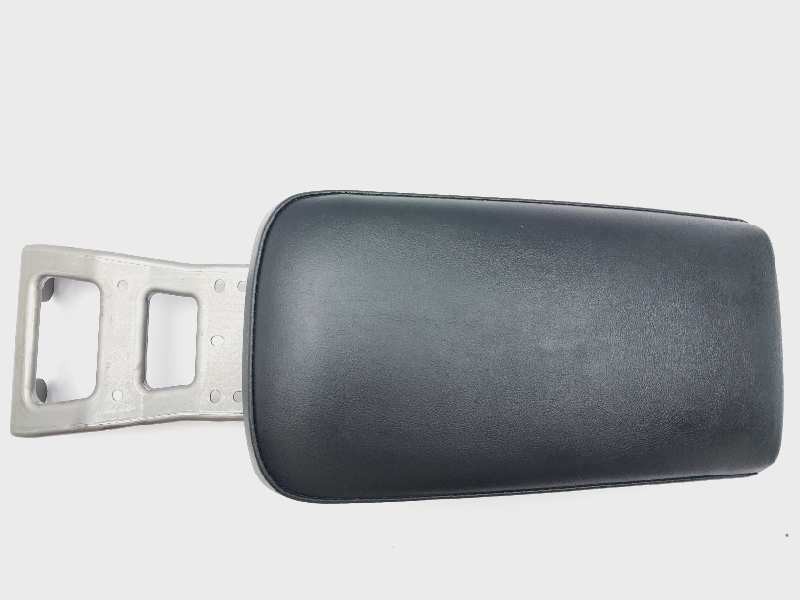 Recambio de apoyabrazos central para lexus ct 200h white edition referencia OEM IAM 589057601326  