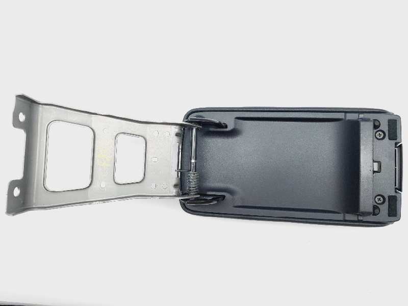 Recambio de apoyabrazos central para lexus ct 200h white edition referencia OEM IAM 589057601326  