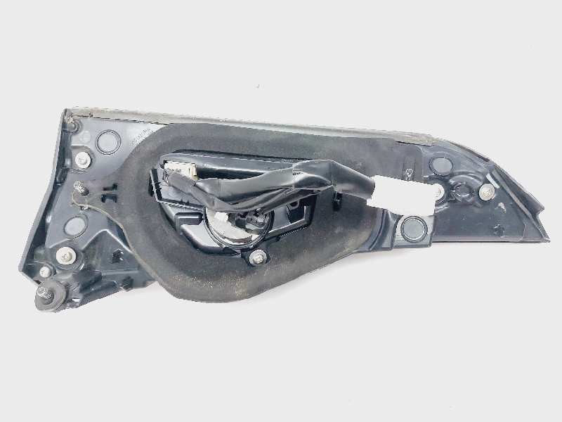 Recambio de piloto trasero derecho interior para lexus ct 200h white edition referencia OEM IAM 8158176080  