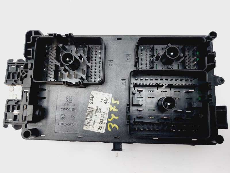 Recambio de caja reles / fusibles para opel insignia berlina selective referencia OEM IAM 22933569  