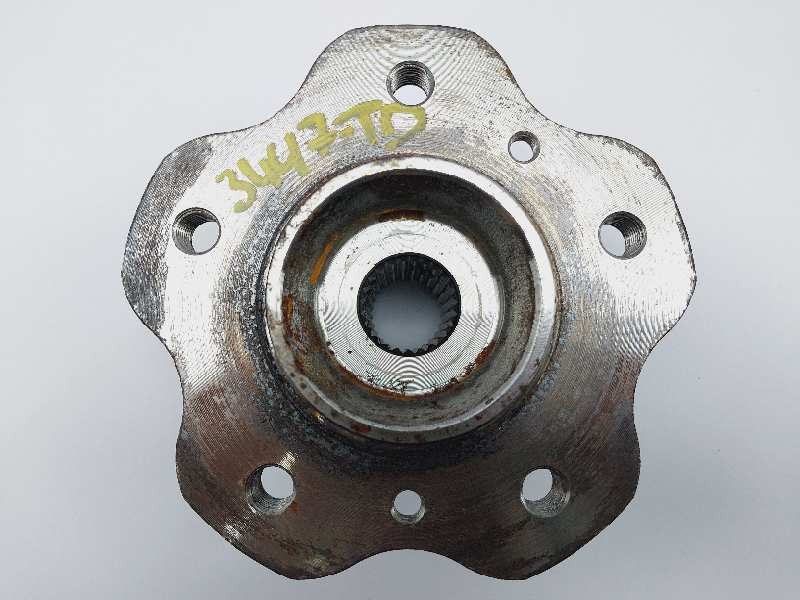 Recambio de buje para renault kadjar limited 4x4 referencia OEM IAM 432024EG0A  