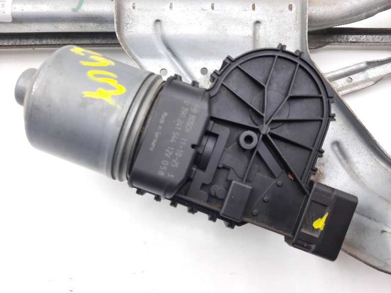 Recambio de motor limpia delantero para dacia duster ambiance 4x2 referencia OEM IAM 8200619512D 3397020879 0390241544