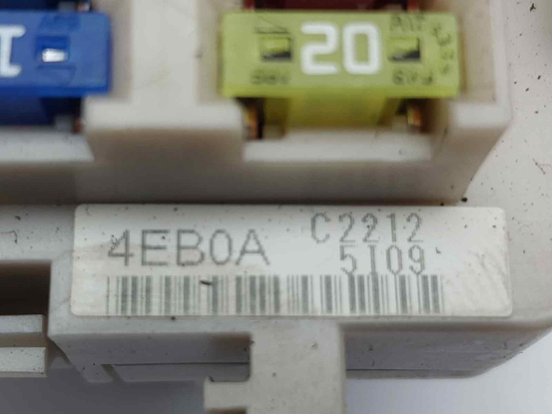 Recambio de caja reles / fusibles para nissan qashqai (j11) black edition referencia OEM IAM 4EB0A  