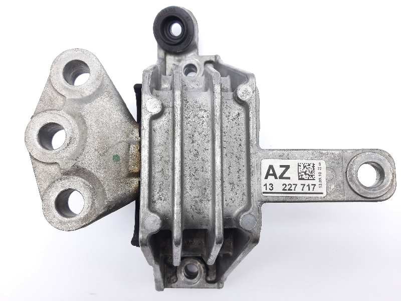 Recambio de soporte motor derecho para opel insignia sports tourer edition referencia OEM IAM 13227717  