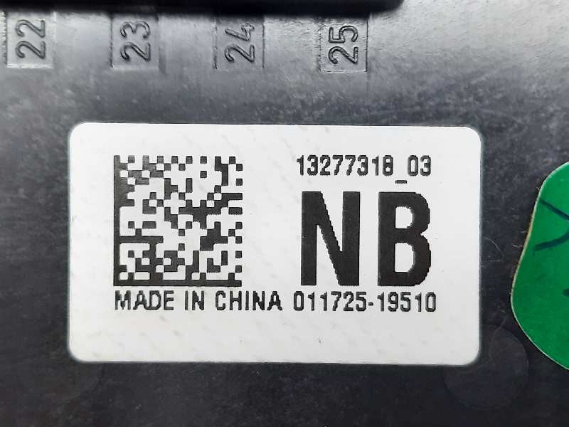 Recambio de caja reles / fusibles para opel insignia sports tourer edition referencia OEM IAM 1327731803  