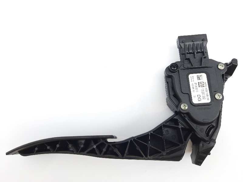Recambio de potenciometro pedal para opel insignia sports tourer edition referencia OEM IAM 13237352  