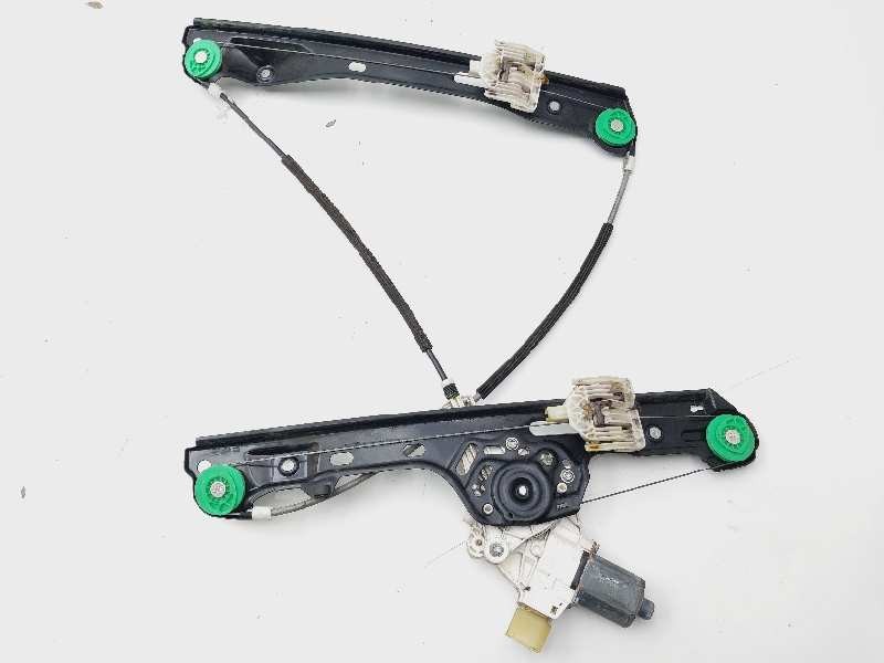 Recambio de elevalunas delantero izquierdo para bmw serie 1 berlina (e81/e87) 118d referencia OEM IAM 7067795S 7138465E 01308222