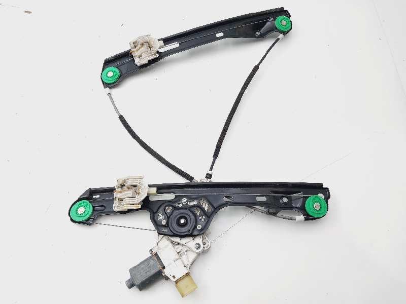 Recambio de elevalunas delantero derecho para bmw serie 1 berlina (e81/e87) 118d referencia OEM IAM 7067796S 7138466E 0130822227