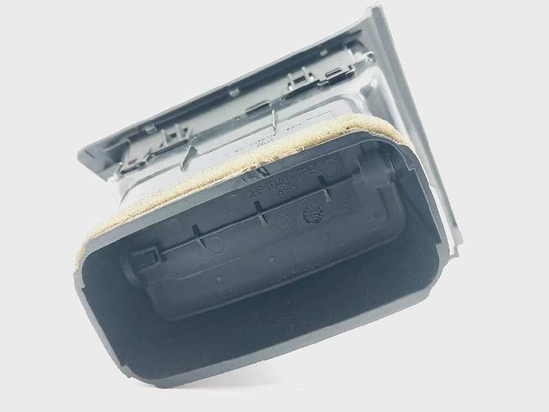 Recambio de rejilla aireadora para toyota verso active referencia OEM IAM 556800F030  