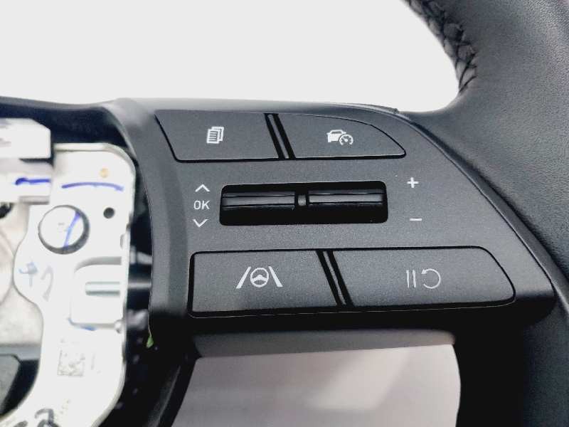 Recambio de volante para hyundai i20 klass referencia OEM IAM 56100Q0DB0NNB  
