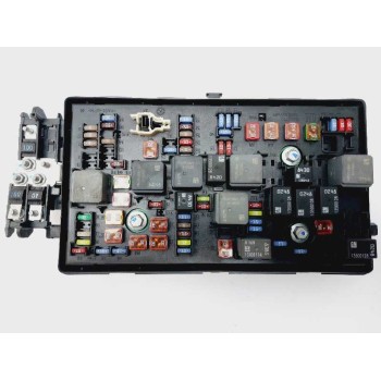 CAJA RELES / FUSIBLES 22933569 