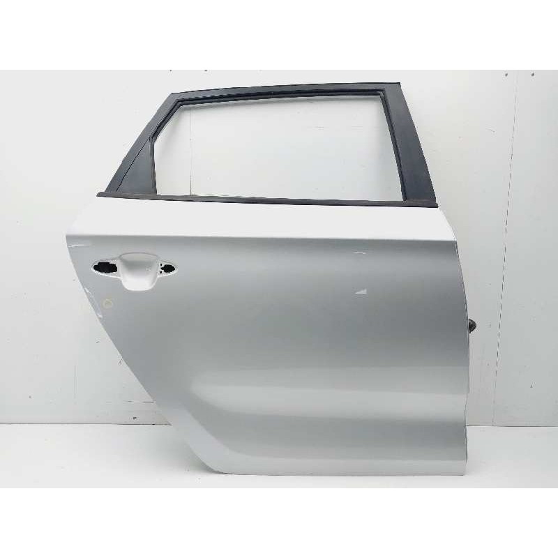 Recambio de puerta trasera derecha para kia carens ( ) x-tech referencia OEM IAM 77004A4000  