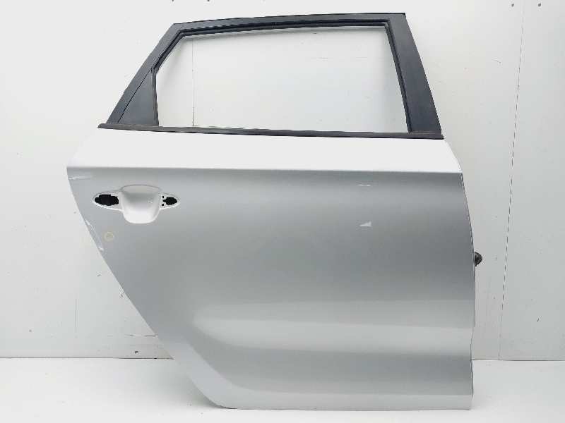 Recambio de puerta trasera derecha para kia carens ( ) x-tech referencia OEM IAM 77004A4000  