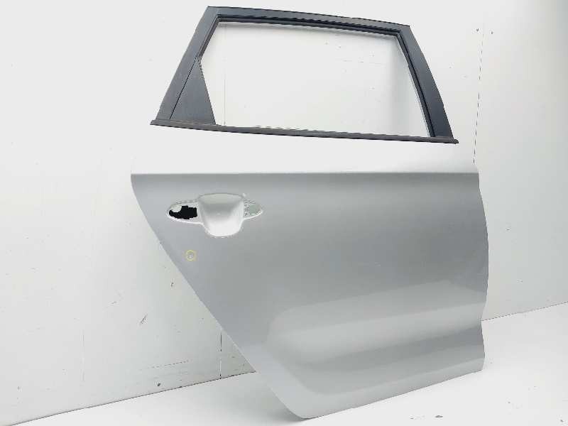 Recambio de puerta trasera derecha para kia carens ( ) x-tech referencia OEM IAM 77004A4000  