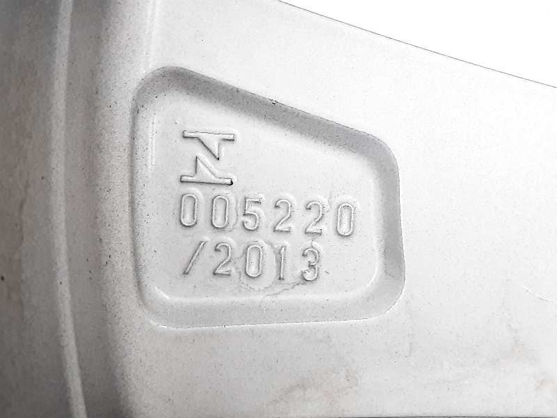 Recambio de llanta para lexus ct 200h white edition referencia OEM IAM 0052202013  