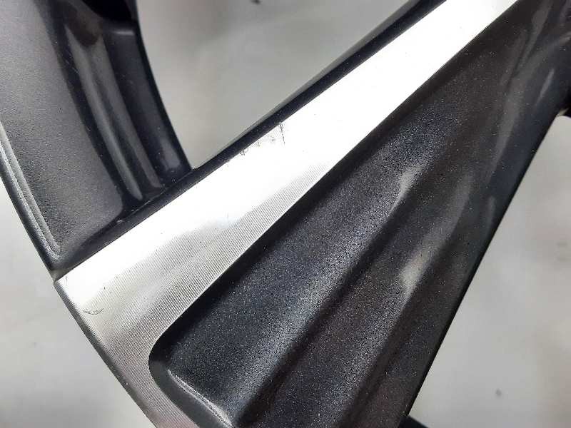 Recambio de llanta para lexus ct 200h white edition referencia OEM IAM 0052202013  