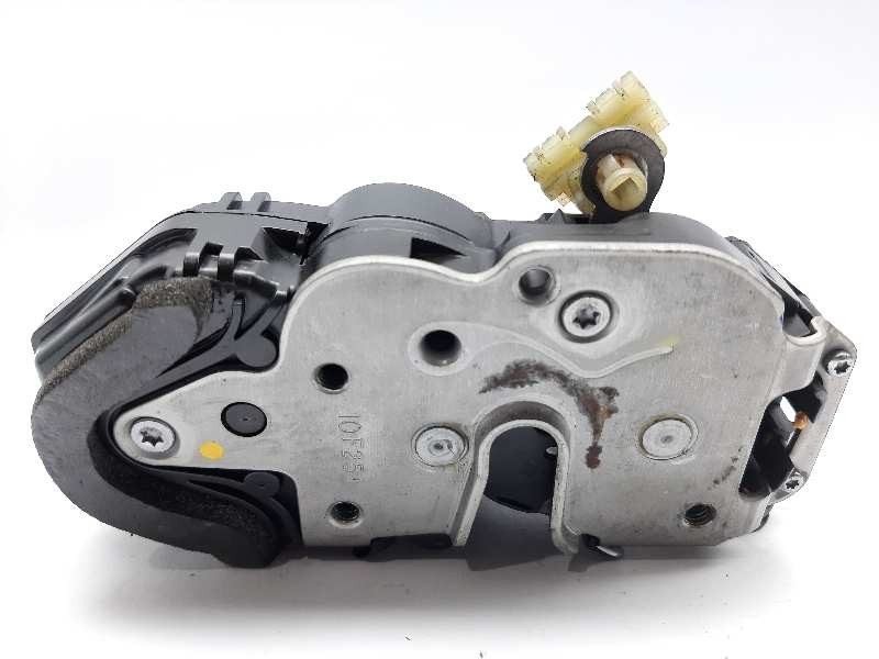 Recambio de cerradura puerta trasera derecha para opel insignia sports tourer edition referencia OEM IAM 13503808  