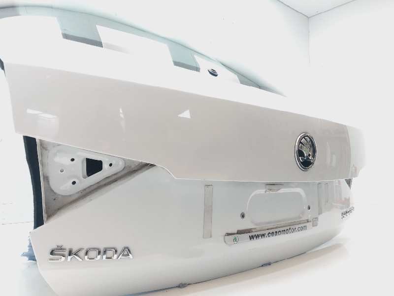 Recambio de porton trasero para skoda superb (3v3) style referencia OEM IAM 3V5827023D  