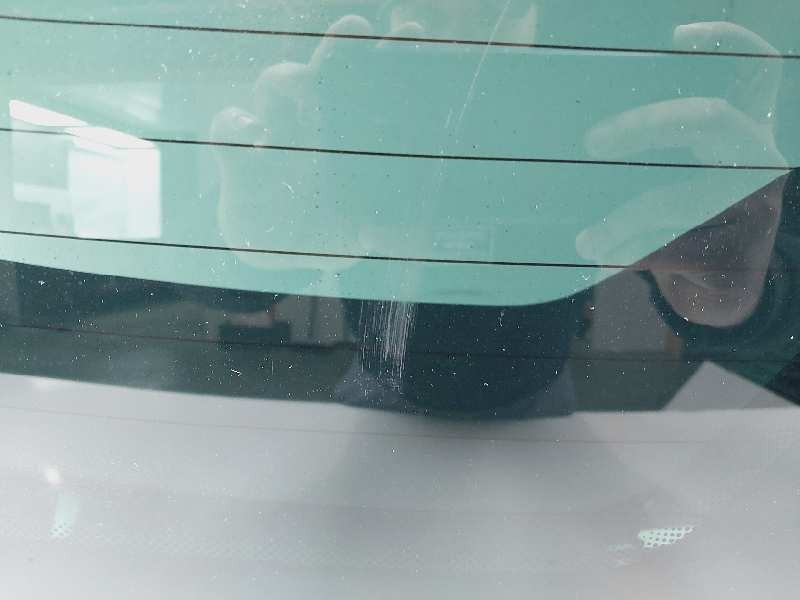 Recambio de porton trasero para lancia delta (181) oro referencia OEM IAM 51808825  