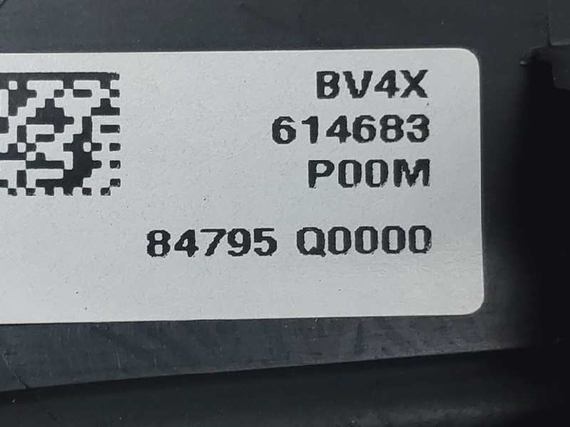Recambio de moldura para hyundai i20 klass referencia OEM IAM 84795Q0000  