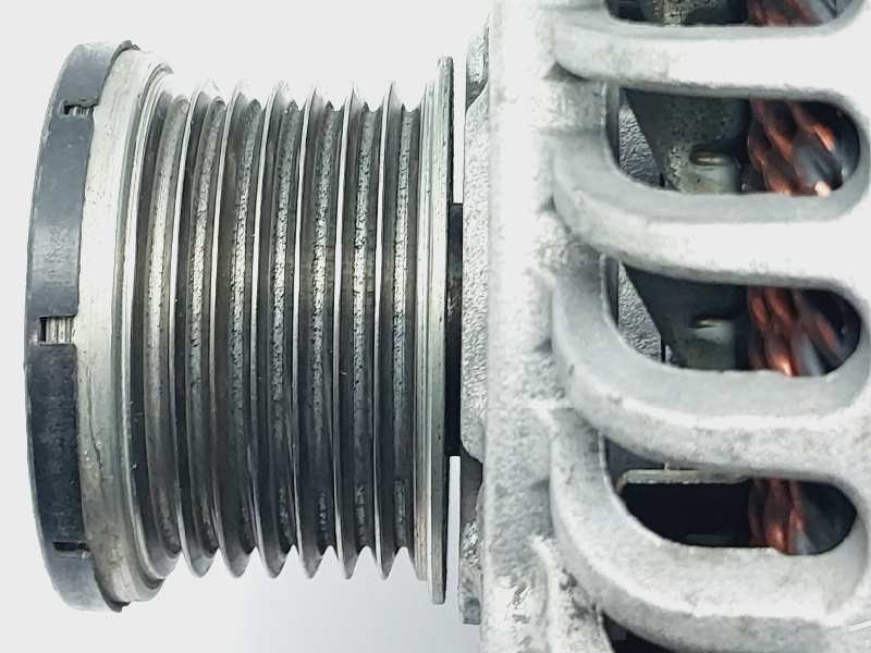 Recambio de alternador para renault trafic 2.0 dci referencia OEM IAM 231004436R  