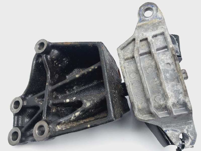 Recambio de soporte motor izquierdo para hyundai i20 active tecno referencia OEM IAM 21830C8500  