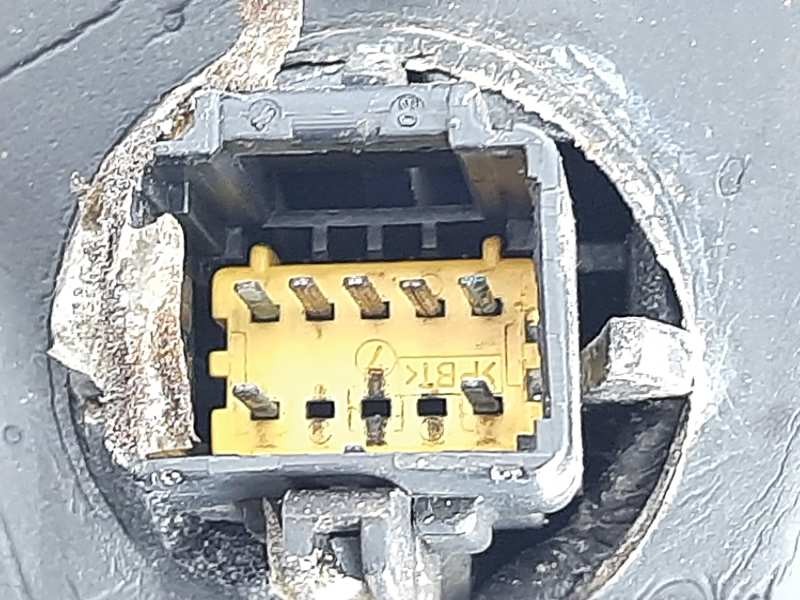 Recambio de retrovisor derecho para renault megane ii berlina 5p dynamique referencia OEM IAM 7701068375  