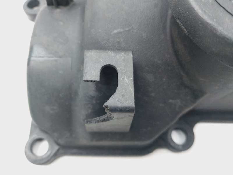 Recambio de tapa balancines para hyundai i20 active referencia OEM IAM 2241003100  