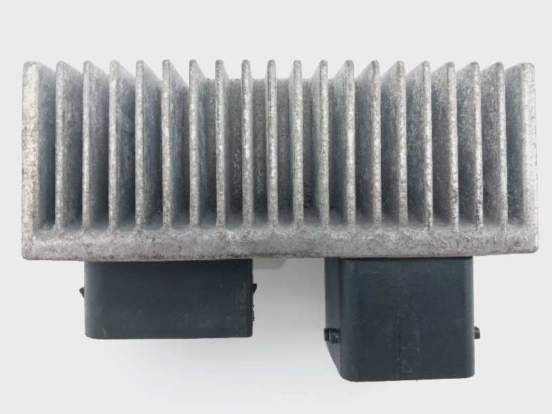 Recambio de caja precalentamiento para renault trafic furgón l1h1 2,7t referencia OEM IAM 8200558438A  