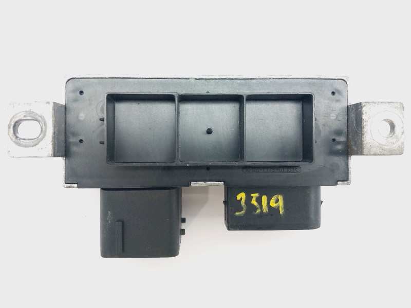 Recambio de caja precalentamiento para renault trafic furgón l1h1 2,7t referencia OEM IAM 8200558438A  