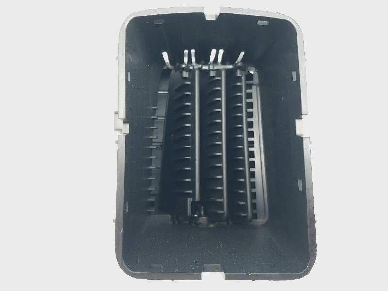 Recambio de rejilla aireadora para renault trafic furgón l1h1 2,7t referencia OEM IAM 226979 687507181R 