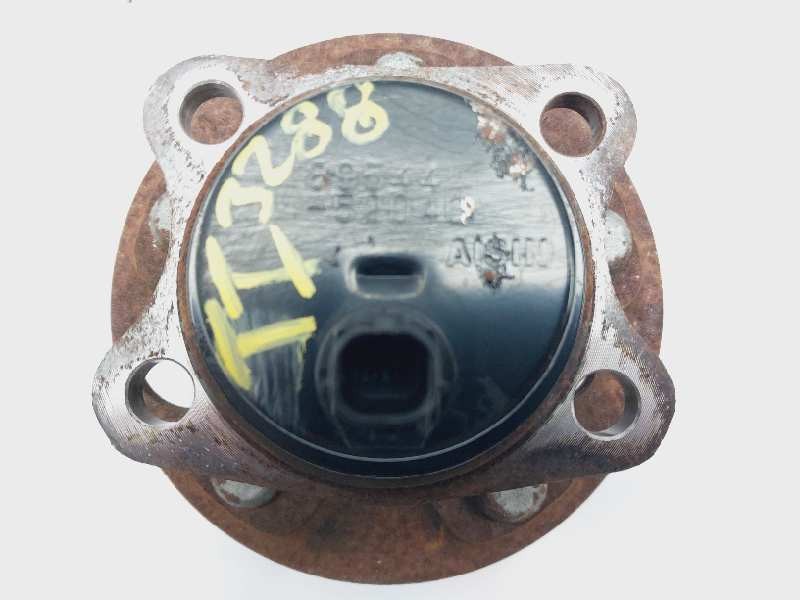 Recambio de buje para toyota auris hybrid active referencia OEM IAM 8954452040  