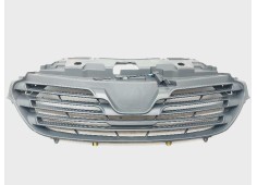 Recambio de rejilla delantera para renault trafic furgón l1h1 2,7t referencia OEM IAM 623108673R  