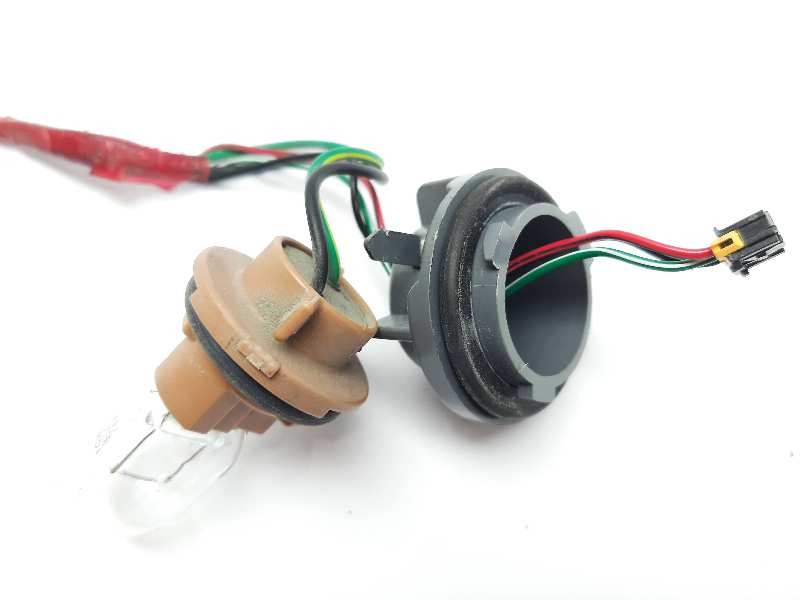 Recambio de portalamparas para lexus is 300h referencia OEM IAM 8156553300  