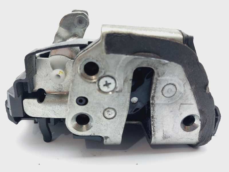 Recambio de cerradura puerta trasera izquierda para toyota auris hybrid active referencia OEM IAM 6906002170  