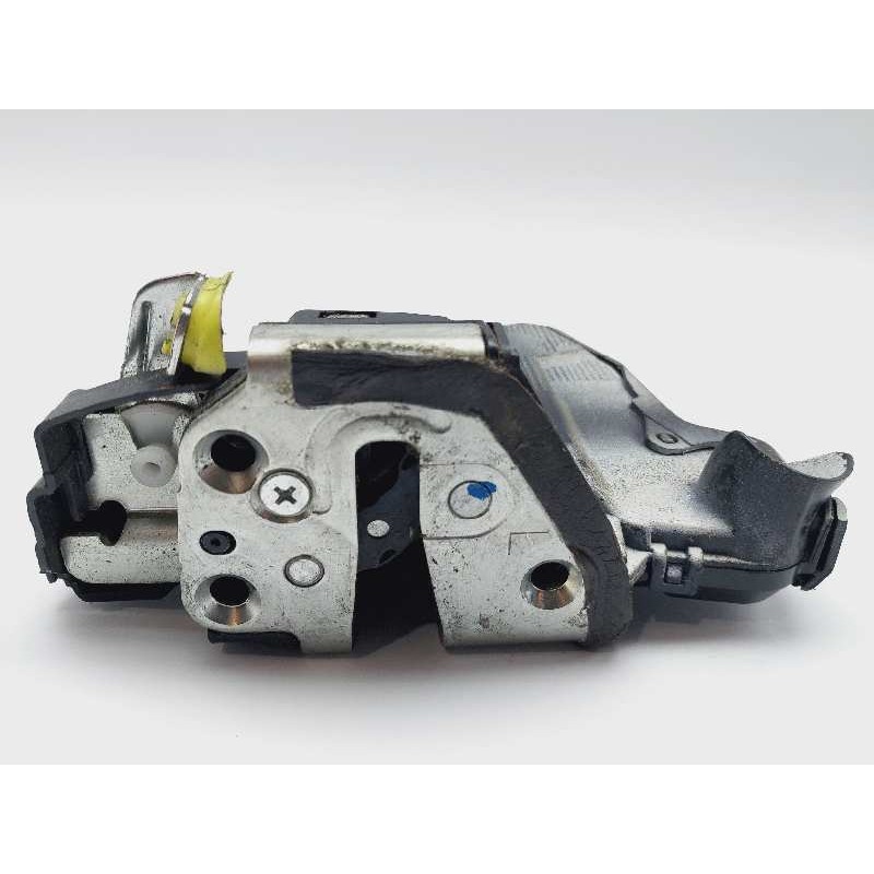 Recambio de cerradura puerta delantera izquierda para toyota auris hybrid active referencia OEM IAM 6904002210  