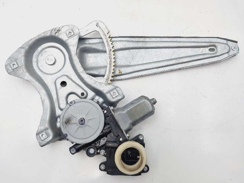 Recambio de elevalunas trasero derecho para toyota auris hybrid active referencia OEM IAM 6983002390  