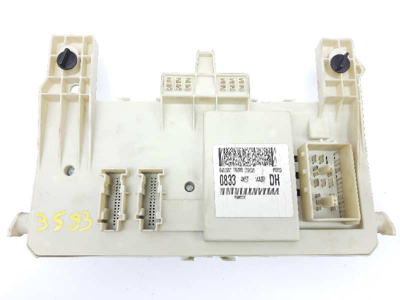 Recambio de caja reles / fusibles para ford focus lim. (cb4) trend referencia OEM IAM 4M5T14A073  