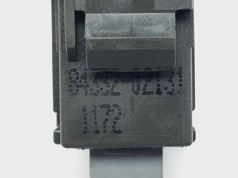 Recambio de warning para toyota auris hybrid active referencia OEM IAM 8433202131  